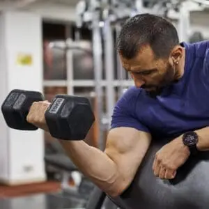 Les 6 meilleurs exercices pour biceps avec haltères