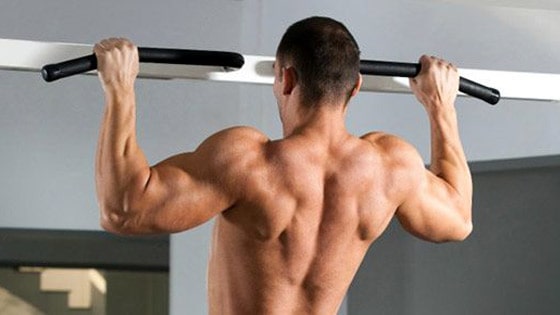 Comment muscler ses pectoraux avec une barre de traction ?