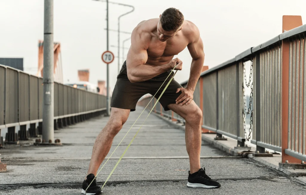 Comment muscler ses biceps avec un élastique ? guide complet et exercices