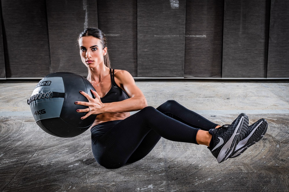 Gainage avec medecine ball : 10 exercices à faire chez soi